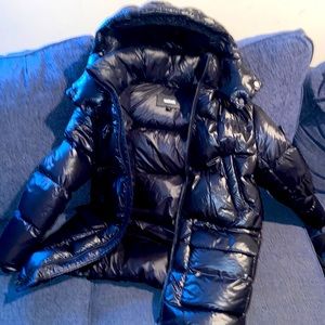 I am selling a gently worn unisex size 10 mackage puffer